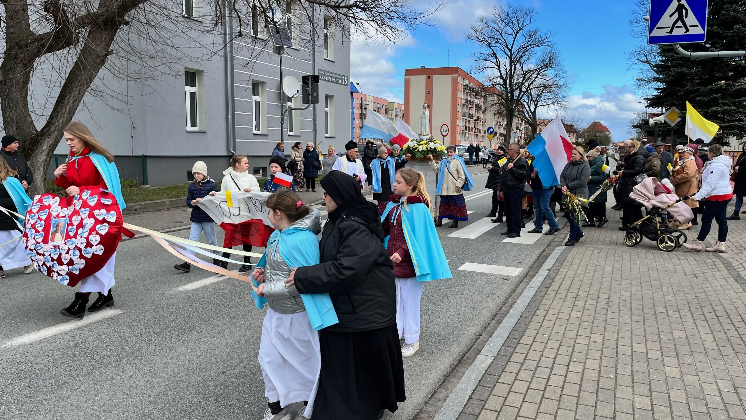 PROCESJA I RÓŻANIEC PAPIESKI – 02.04. 2023